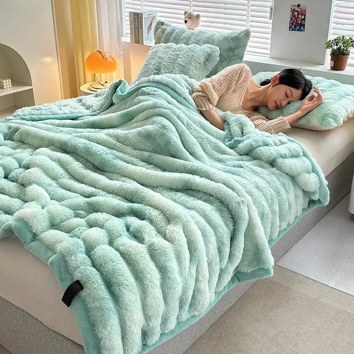 Modern Faux Fur Throw Blanket with Plush Texture