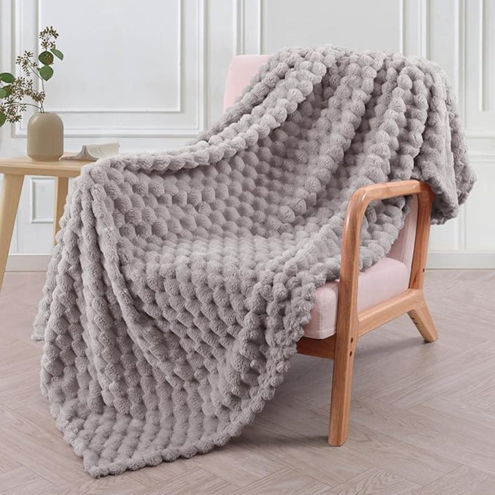Modern Textured Fleece Throw Blanket With Bubble Design