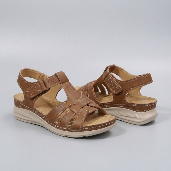Retro-Inspired Orthopedic Wedge Sandals with Interwoven Straps