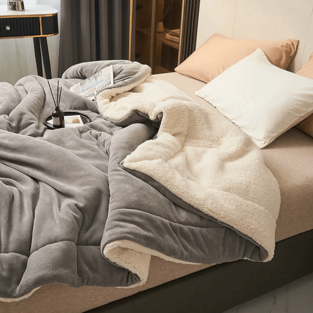 Cozy Fleece Sherpa Throw Blanket With Dual-Sided Plush Design