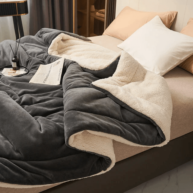 Cozy Fleece Sherpa Throw Blanket With Dual-Sided Plush Design