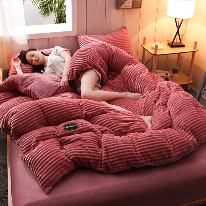 Contemporary Plush Comforter With Ribbed Texture