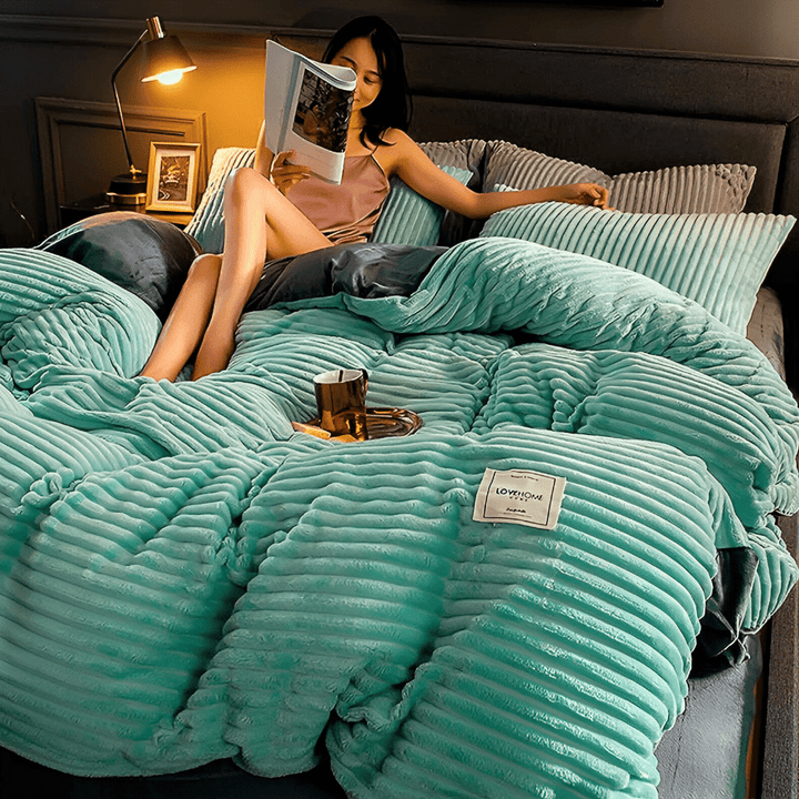 Contemporary Plush Comforter With Ribbed Texture
