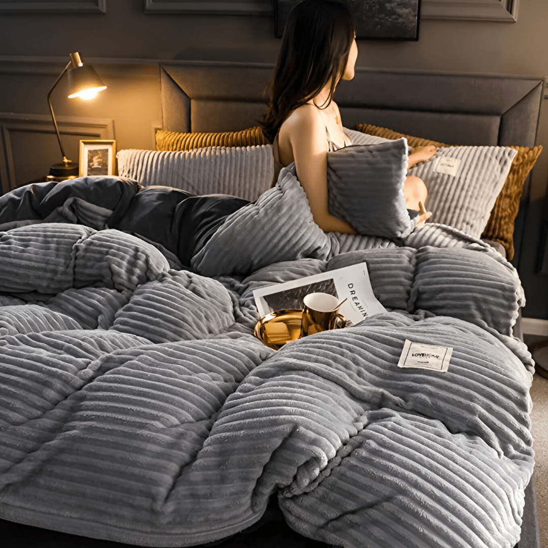 Contemporary Plush Comforter With Ribbed Texture