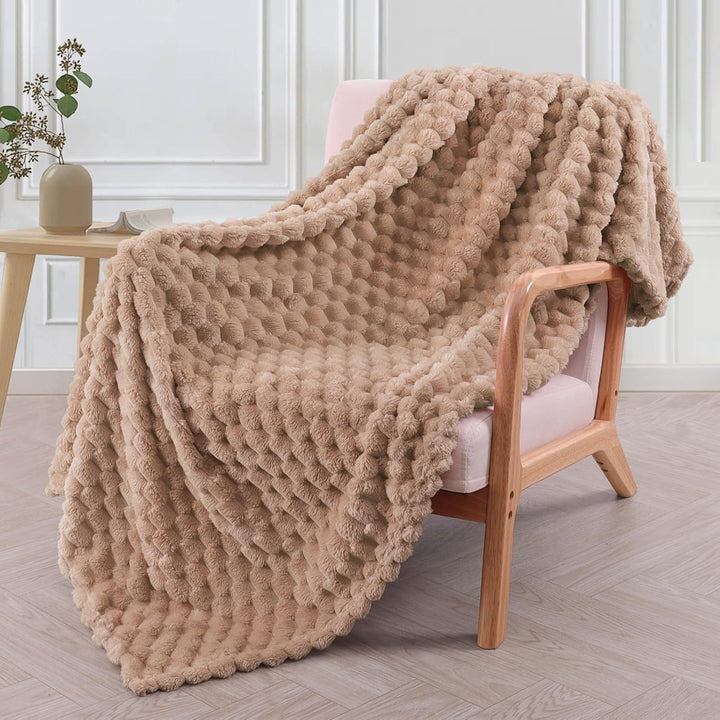 Modern Textured Fleece Throw Blanket With Bubble Design