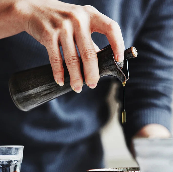 Modern Glossy Ceramic Oil Dispenser With Easy-Grip Lid