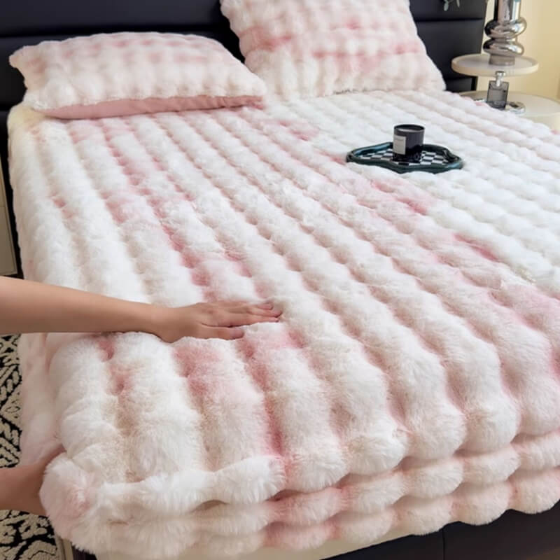 Luxurious Faux Fur Plush Fitted Sheet With Quilted Pattern