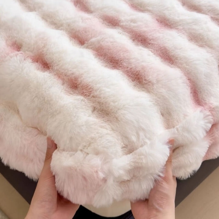 Luxurious Faux Fur Plush Fitted Sheet With Quilted Pattern
