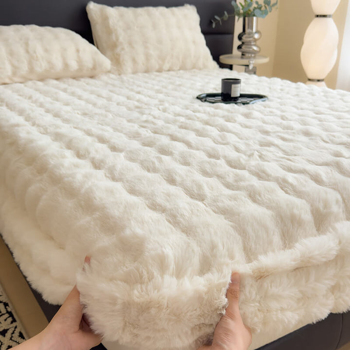 Luxurious Faux Fur Plush Fitted Sheet With Quilted Pattern